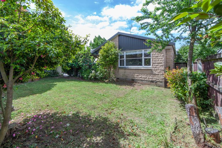 Photo of property in 5 Burrows Place, Ilam, Christchurch, 8041
