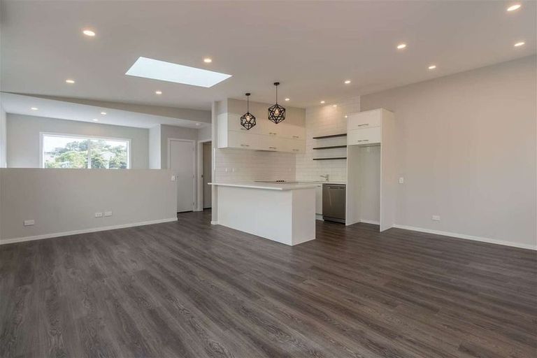 Photo of property in 1a Court Road, Tawa, Wellington, 5028