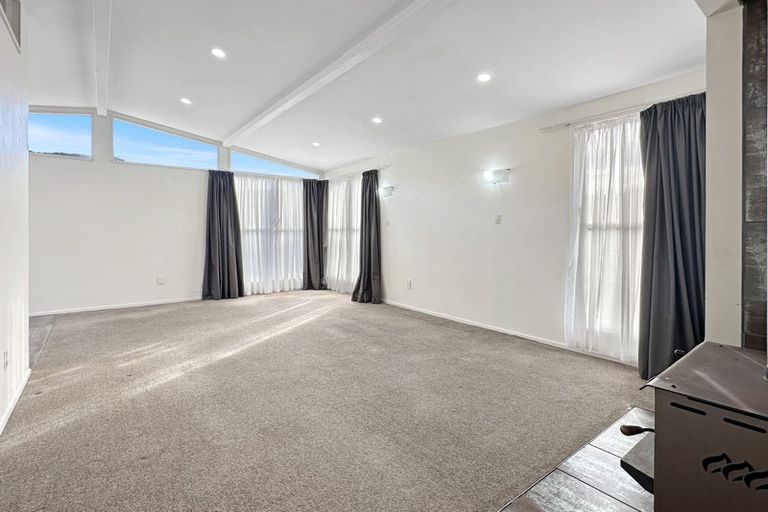 Photo of property in 15 Kerepehi Grove, Wainuiomata, Lower Hutt, 5014