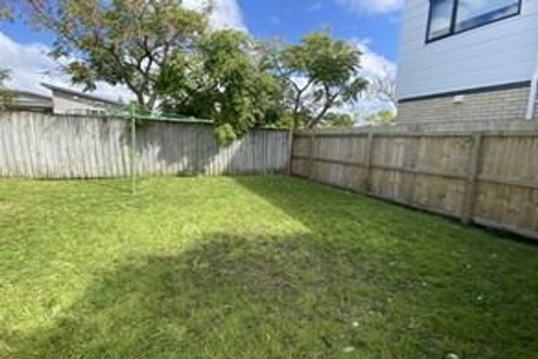 Photo of property in 2/388 Te Atatu Road, Te Atatu Peninsula, Auckland, 0610