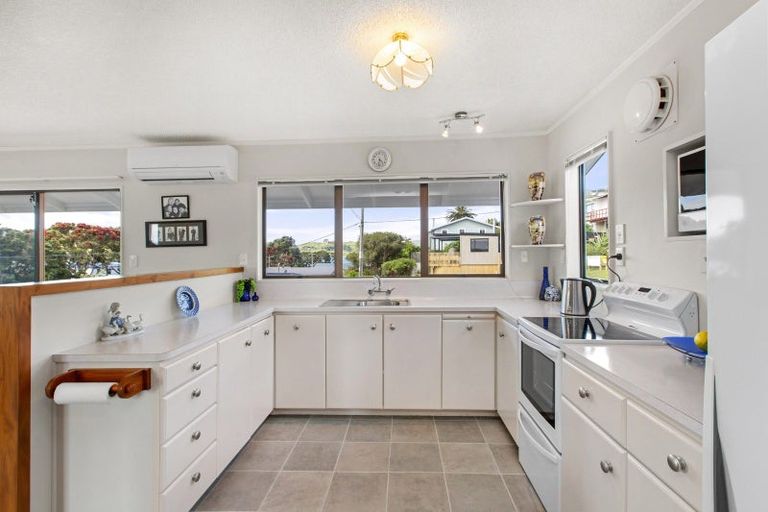 Photo of property in 1 Government Road, Raglan, 3225
