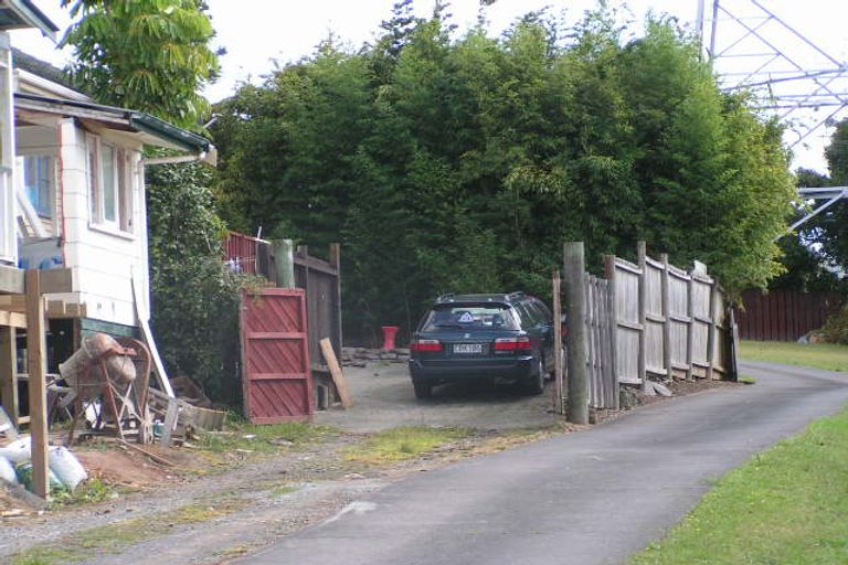 Photo of property in 33 Reynella Drive, Massey, Auckland, 0614