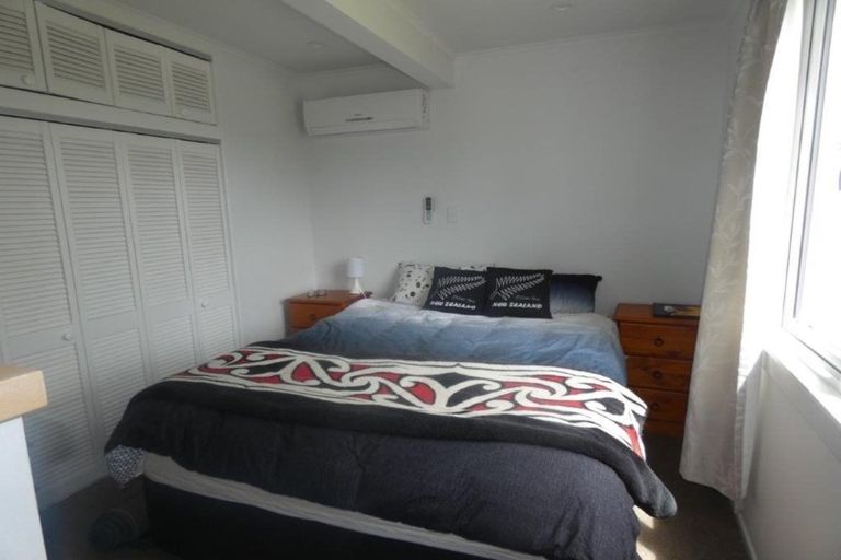 Photo of property in 92 Creswick Terrace, Northland, Wellington, 6012