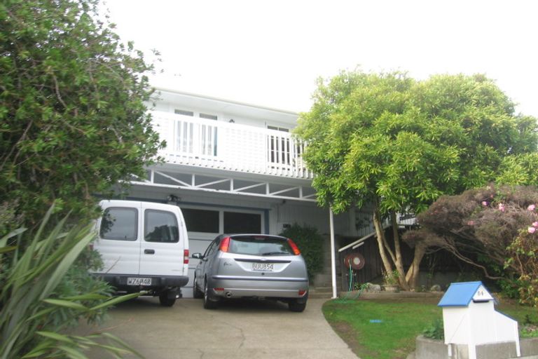 Photo of property in 84 Mana View Road, Paremata, Porirua, 5026