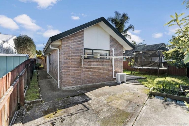 Photo of property in 143 Colwill Road, Massey, Auckland, 0614