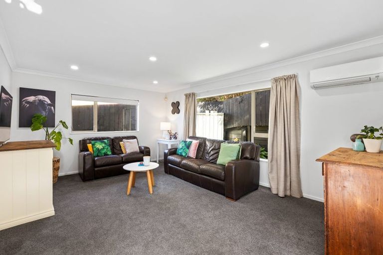 Photo of property in 50 Erlestoke Crescent, Churton Park, Wellington, 6037