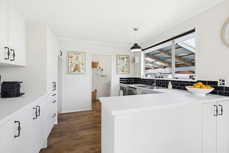Photo of property in 30a Coates Street, Tawa, Wellington, 5028