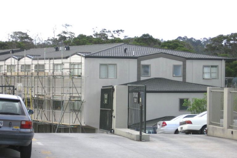 Photo of property in The Haven, 8/120 Beach Haven Road, Beach Haven, Auckland, 0626