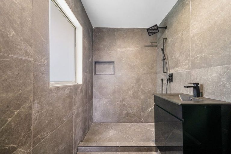 Photo of property in 13 San Martin Place, Goodwood Heights, Auckland, 2105