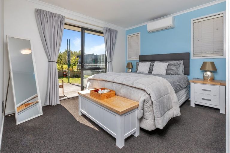 Photo of property in 33 Ocean View Rise, Ruakaka, 0116
