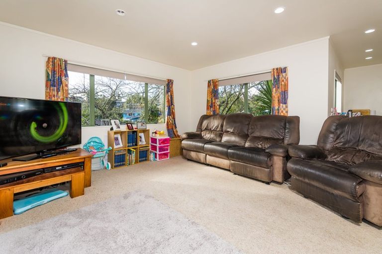 Photo of property in 66a Tamahere Drive, Glenfield, Auckland, 0629