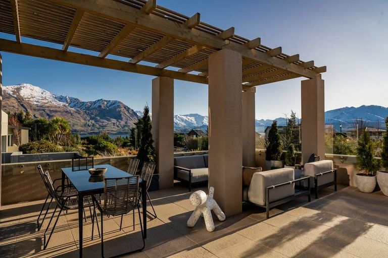 Photo of property in 8b Minaret Ridge, Wanaka, 9305