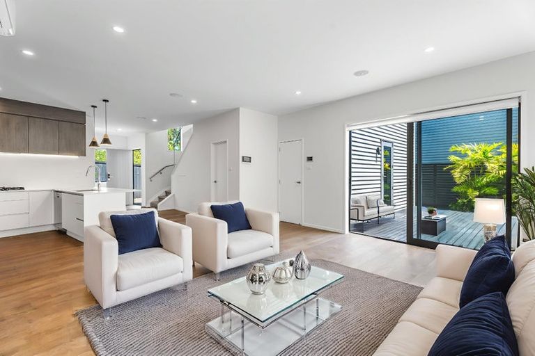 Photo of property in 6d O'halloran Road, Howick, Auckland, 2014