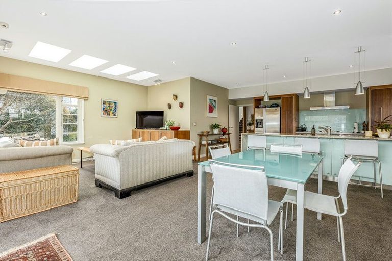 Photo of property in 33 Cheviot Road, Lowry Bay, Lower Hutt, 5013