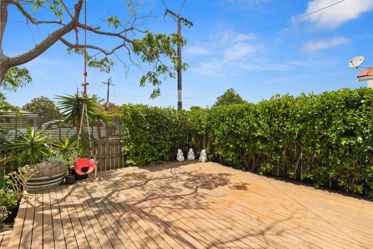 Photo of property in 16 Te Moau Avenue, Parakai, 0830