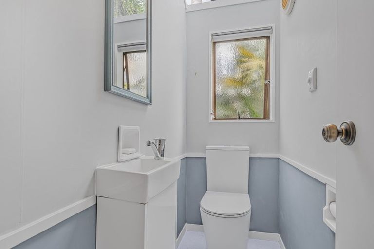 Photo of property in 1/62 Wairoa Road, Narrow Neck, Auckland, 0624