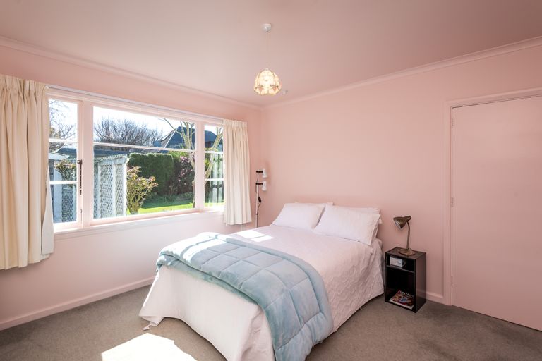 Photo of property in 37 Holly Road, St Albans, Christchurch, 8014