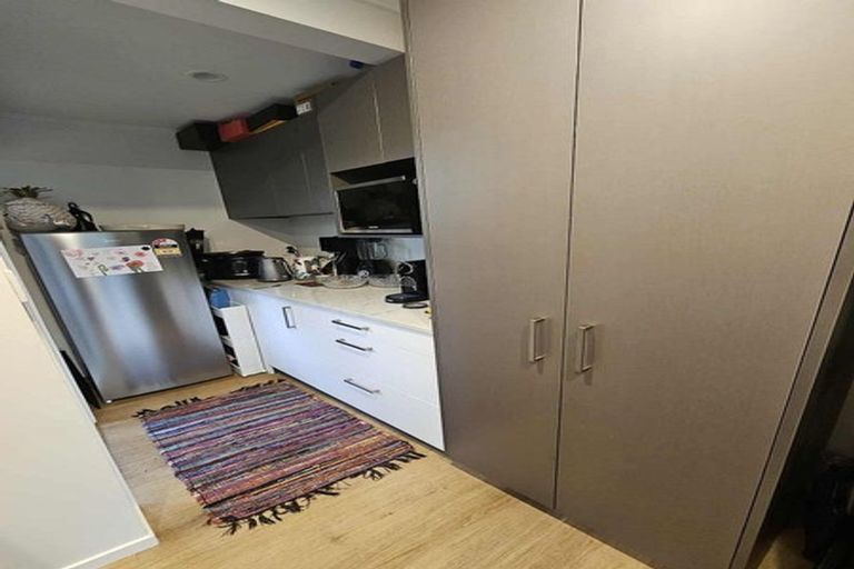 Photo of property in 2/99 Konini Road, Titirangi, Auckland, 0604