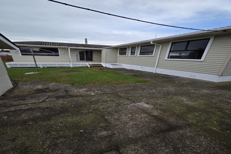 Photo of property in 25 Battiscombe Terrace, Waitara, 4320