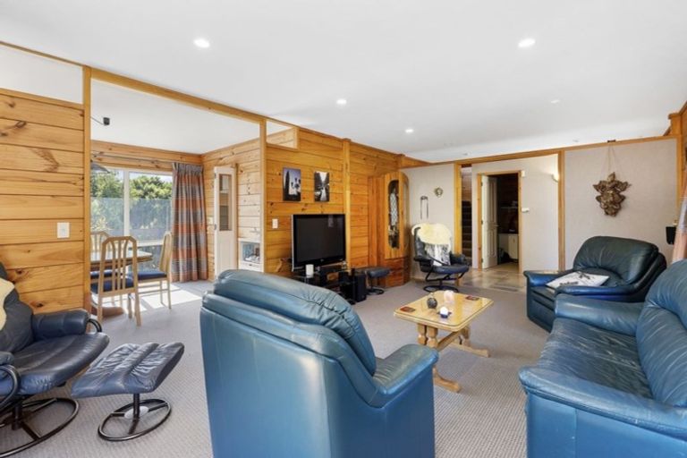 Photo of property in 9 Samwell Drive, Whitby, Porirua, 5024