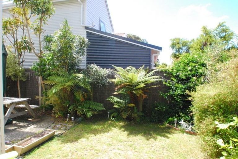 Photo of property in 12/36u Dee Street, Island Bay, Wellington, 6023
