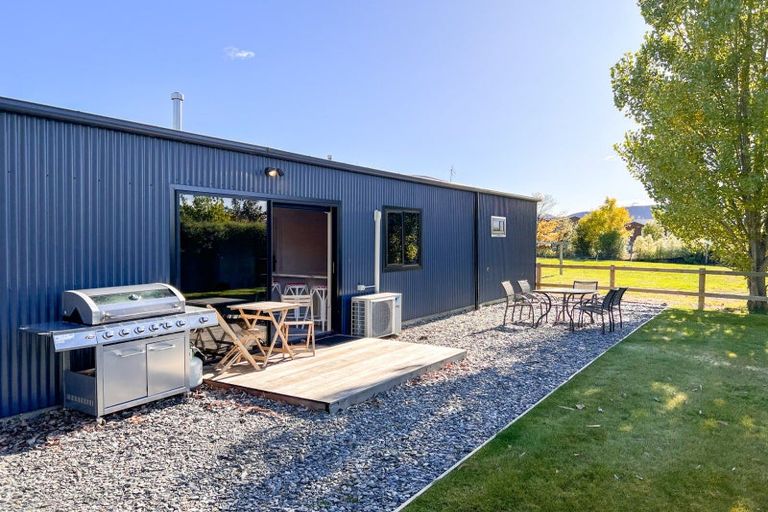 Photo of property in 2 Cleland Close, Wanaka, 9382