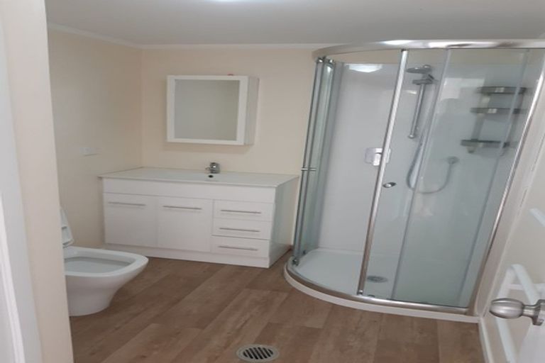 Photo of property in 6 Merville Avenue, Te Atatu South, Auckland, 0610