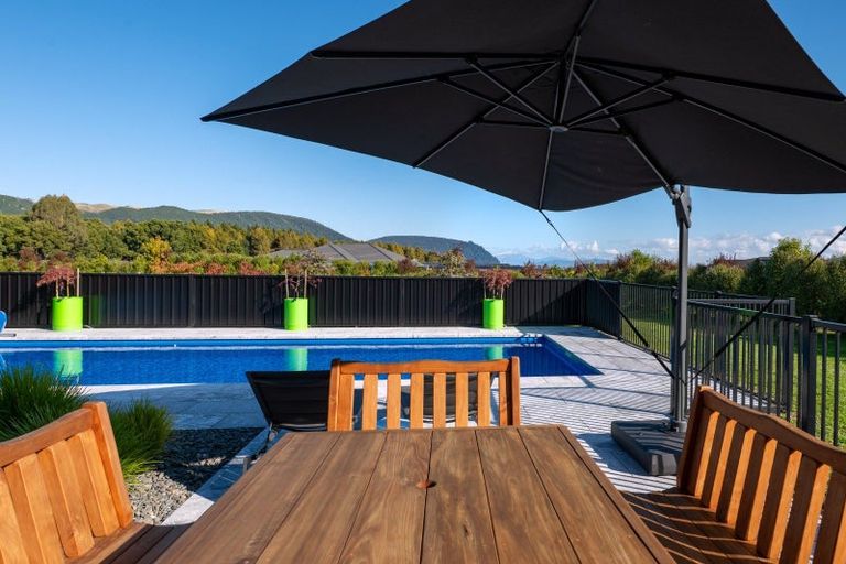 Photo of property in 9 Lancewood Way, Kinloch, Taupo, 3377