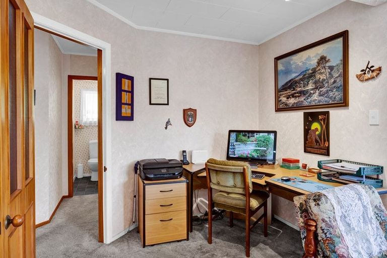 Photo of property in 16 Hunter Street, Hawera, 4610