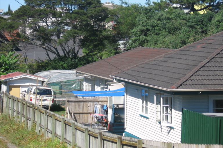 Photo of property in 1/16 Kaponga Crescent, New Lynn, Auckland, 0600