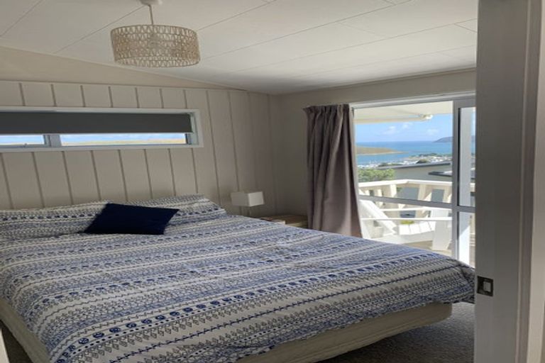 Photo of property in 14b Kahu Road, Paremata, Porirua, 5024