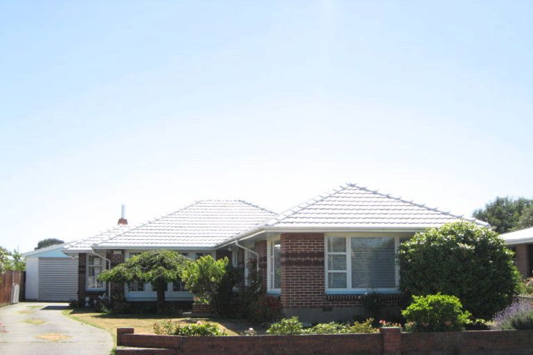 Photo of property in 13 Bickerton Street, Wainoni, Christchurch, 8061