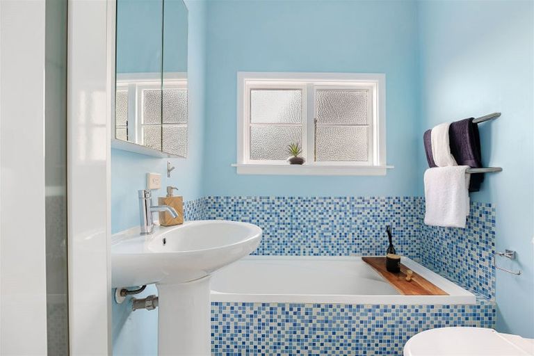 Photo of property in 187 Centaurus Road, Saint Martins, Christchurch, 8022