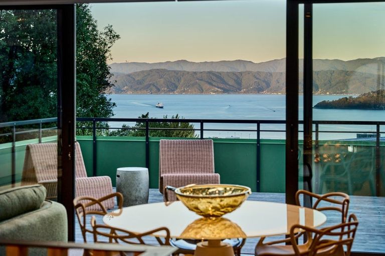 Photo of property in 21 Seaview Terrace, Northland, Wellington, 6012