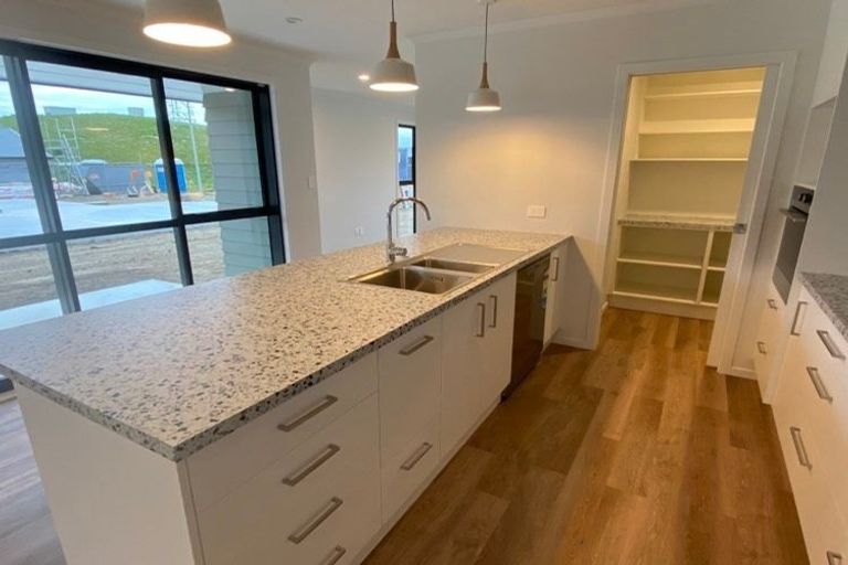 Photo of property in 6 Kaiwaru Place, Waikanae, 5036