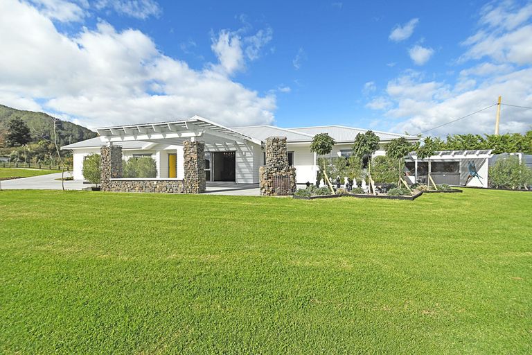 Photo of property in 7 Mountain Road, Kaiwaka, Maungaturoto, 0587