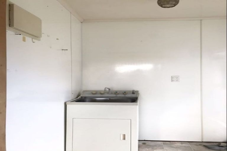 Photo of property in 16 Roberts Road, Te Atatu South, Auckland, 0610