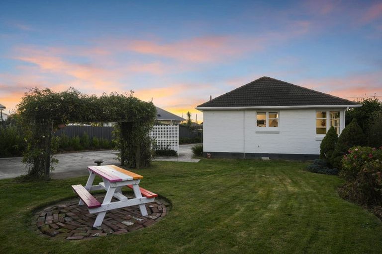 Photo of property in 6 Paddington Street, Northcote, Christchurch, 8052