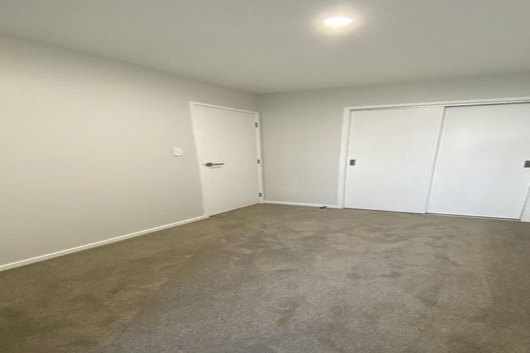 Photo of property in 2 Mikoikoi Crescent, Mangere Bridge, Auckland, 2022