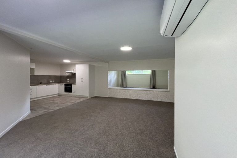 Photo of property in 60 Edmonton Road, Henderson, Auckland, 0612