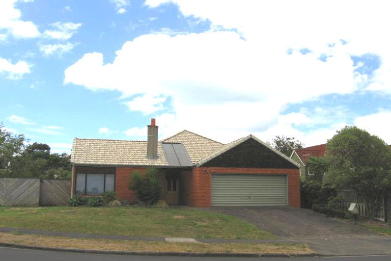 Photo of property in 34 Manutara Avenue, Forrest Hill, Auckland, 0620