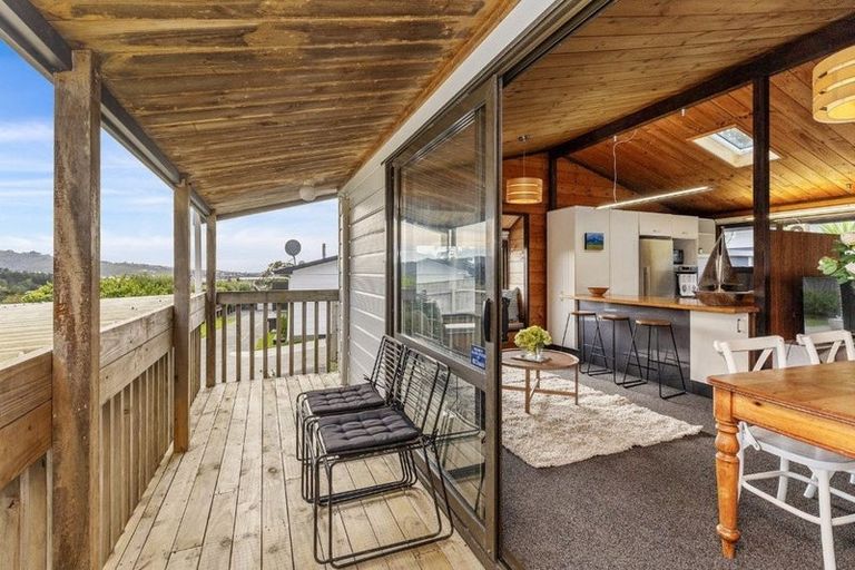 Photo of property in 16 Apple Terrace, Ranui, Porirua, 5024