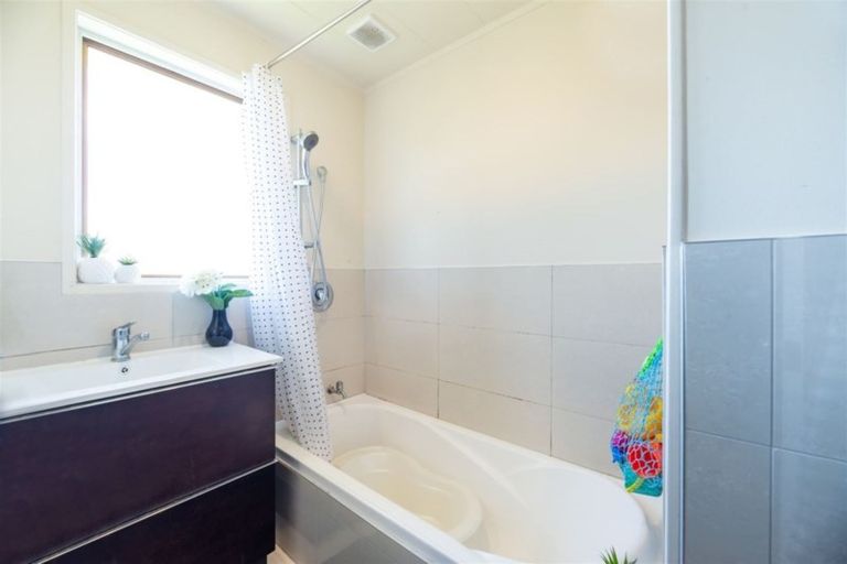 Photo of property in 2/9 Heathberry Close, Papatoetoe, Auckland, 2025