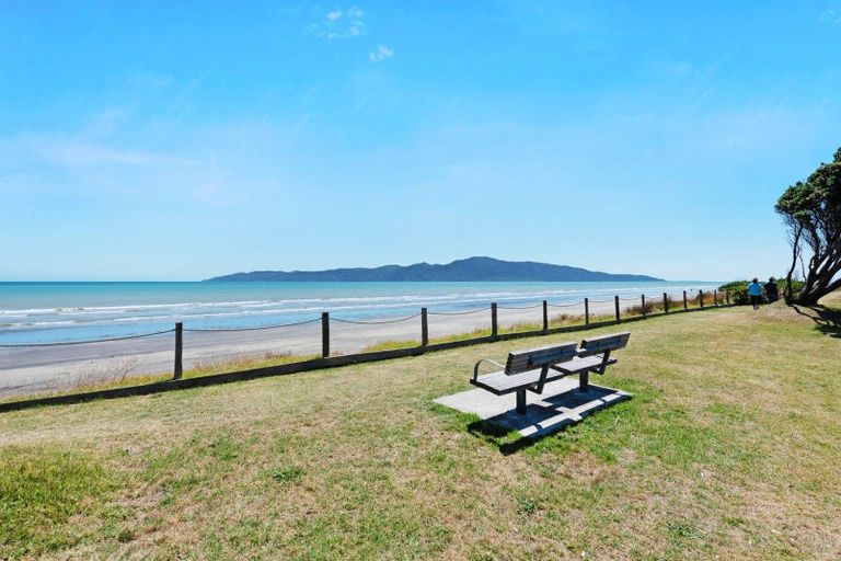 Photo of property in 104 Marine Parade, Paraparaumu Beach, Paraparaumu, 5032