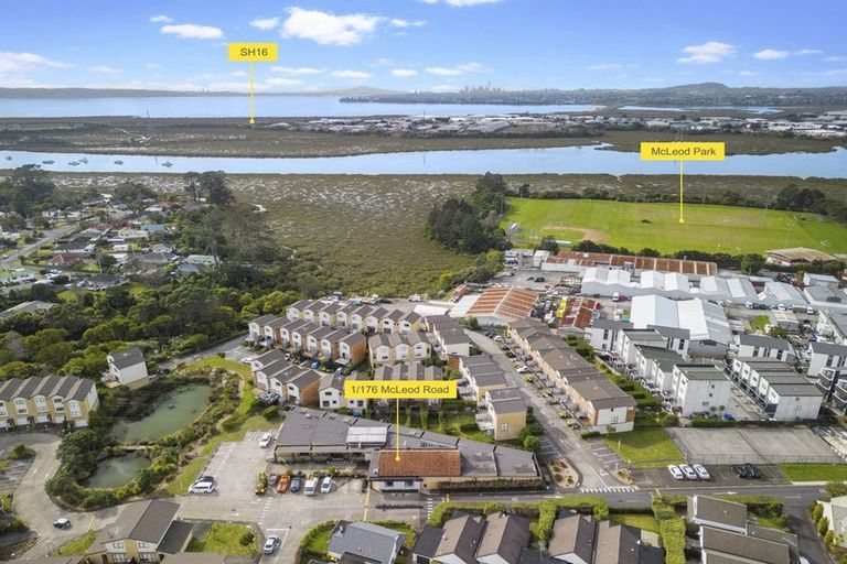 Photo of property in 1/176 Mcleod Road, Te Atatu South, Auckland, 0610