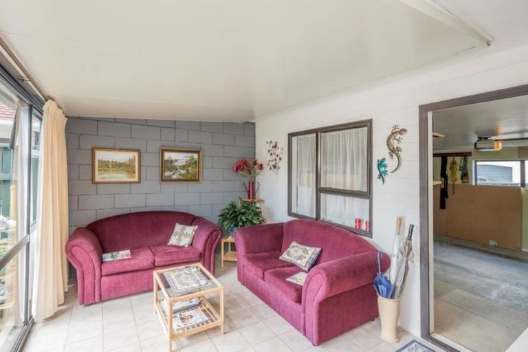 Photo of property in 15 Oriwa Street, Waikanae, 5036