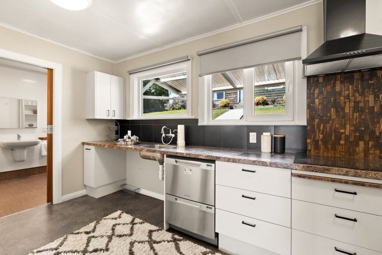 Photo of property in 28 Chatham Street, Waihola, Milton, 9073