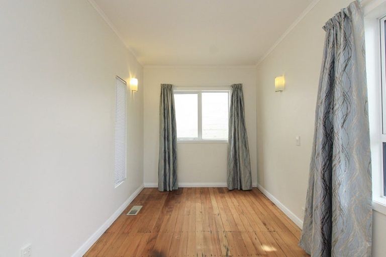 Photo of property in 43 Pembroke Road, Northland, Wellington, 6012