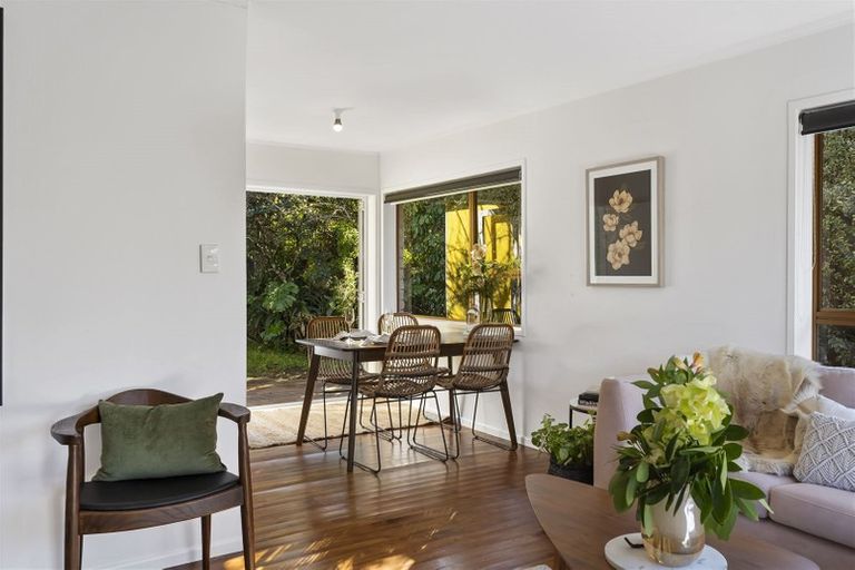 Photo of property in 2/25 Mannering Place, Hillcrest, Auckland, 0627