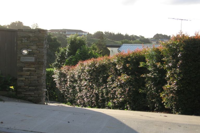 Photo of property in 14 Tawhana Crescent, Red Beach, 0932